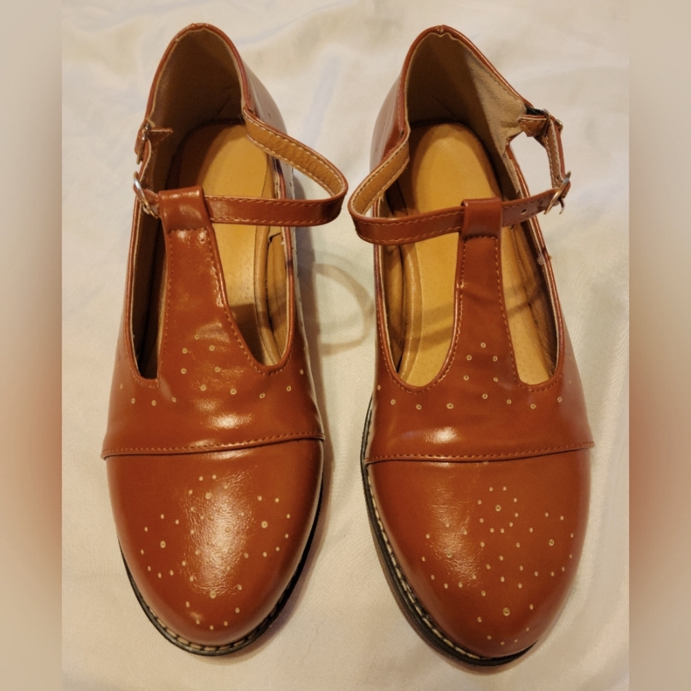 Brown leather Mary Jane's size 8